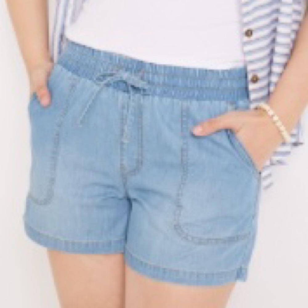 Women’s S. Large Maurices Dockside Chambray Jeans High Rise 3.5in Short NWT